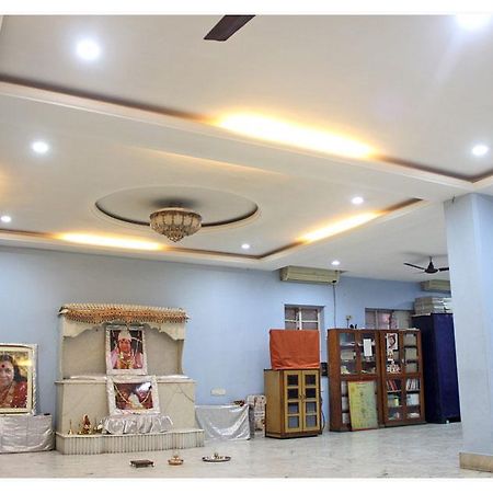 Neeranand Dalhousie- A Pure Vegetarian Hotel Колката Екстериор снимка