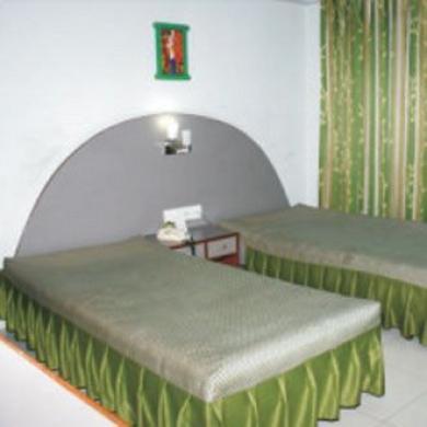 Neeranand Dalhousie- A Pure Vegetarian Hotel Колката Екстериор снимка